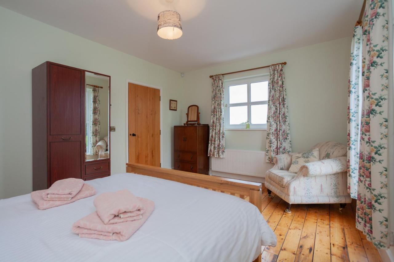 Beautiful Mountain Views & Private Hot Tub Villa Kilcoo Luaran gambar