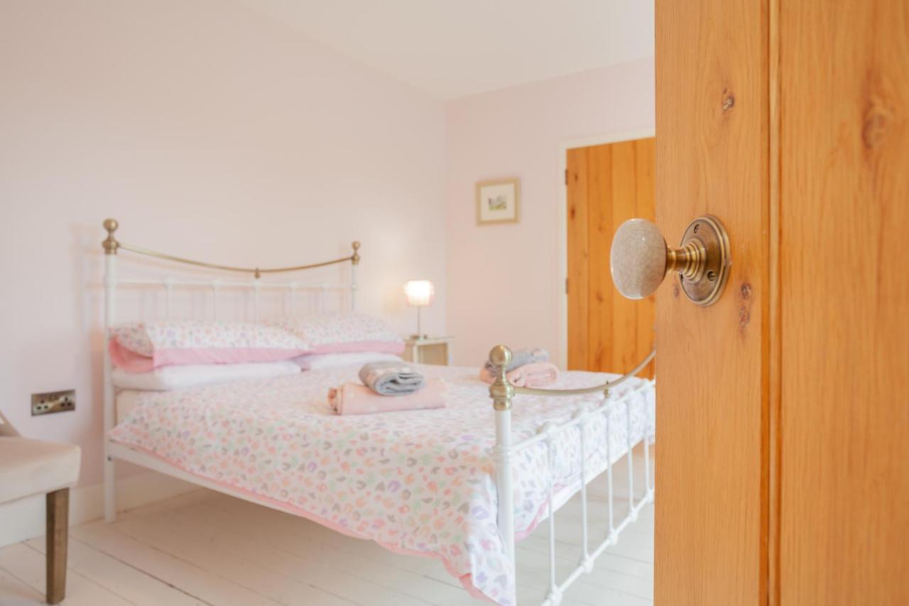 Beautiful Mountain Views & Private Hot Tub Villa Kilcoo Luaran gambar