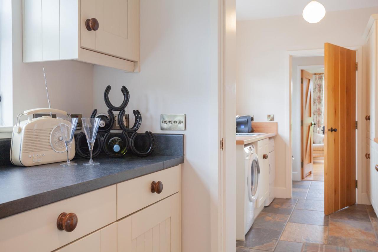 Beautiful Mountain Views & Private Hot Tub Villa Kilcoo Luaran gambar