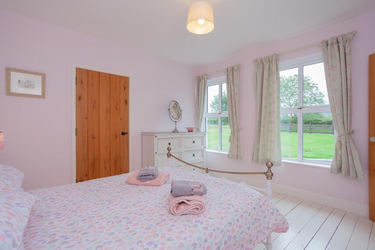 Beautiful Mountain Views & Private Hot Tub Villa Kilcoo Luaran gambar